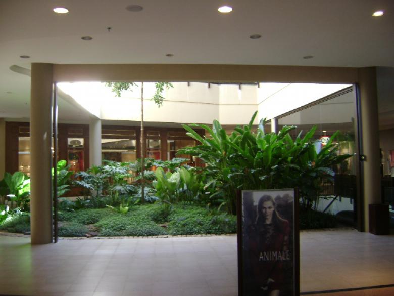 Fechamento de vidro com perfis metálicos Shopping Galleria