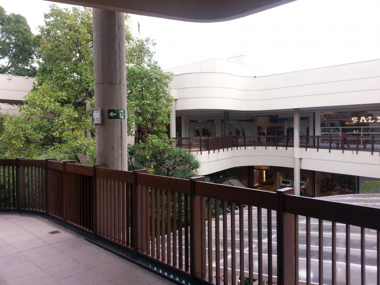 Substituição de guarda-corpos e soleiras em granito no Shopping Galleria Campinas