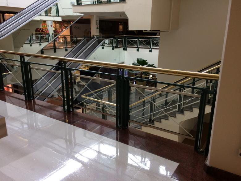 Adequação de corrimão e guarda-corpo das escadas Shop. Iguatemi